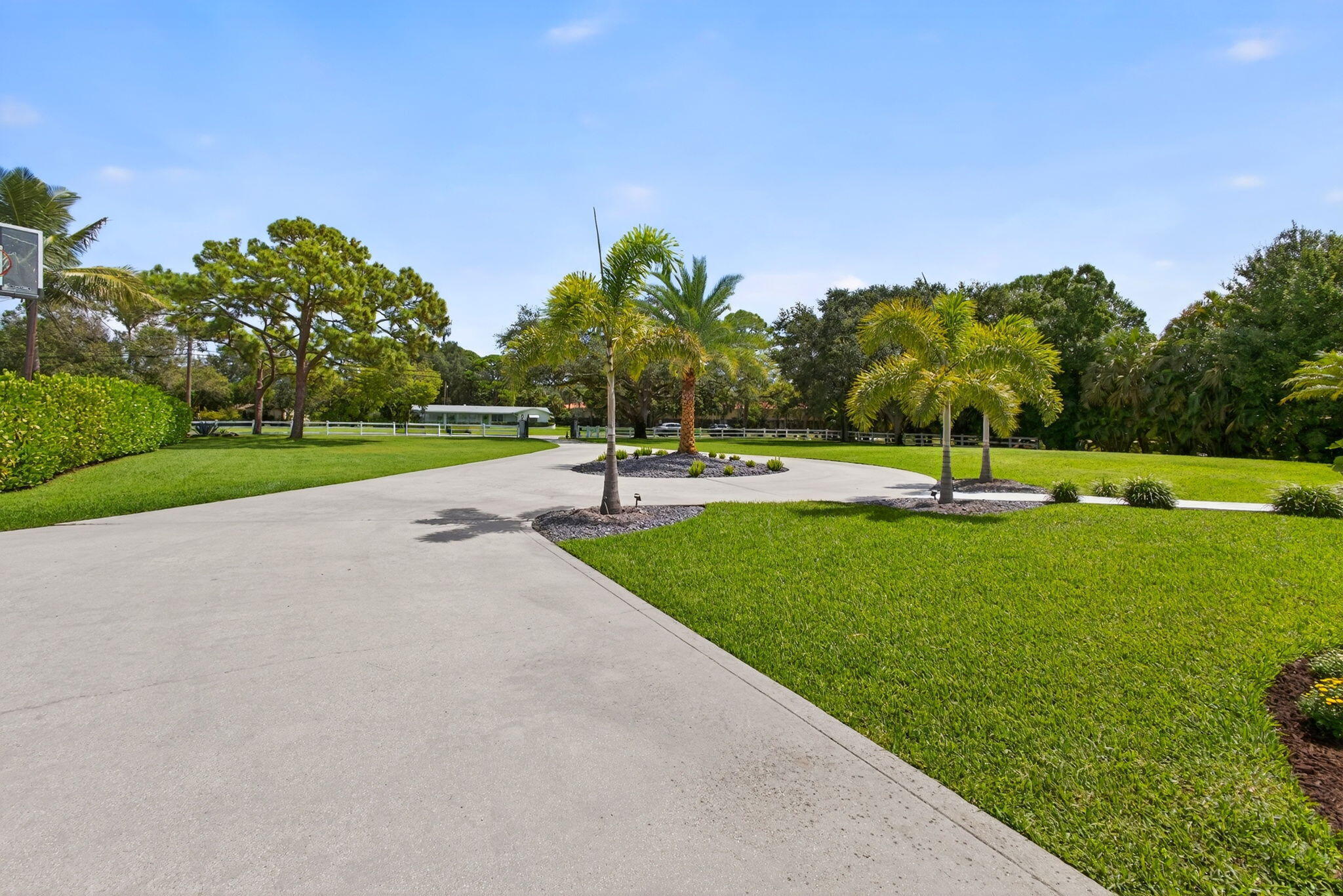 SQUARE LAKE - Residential