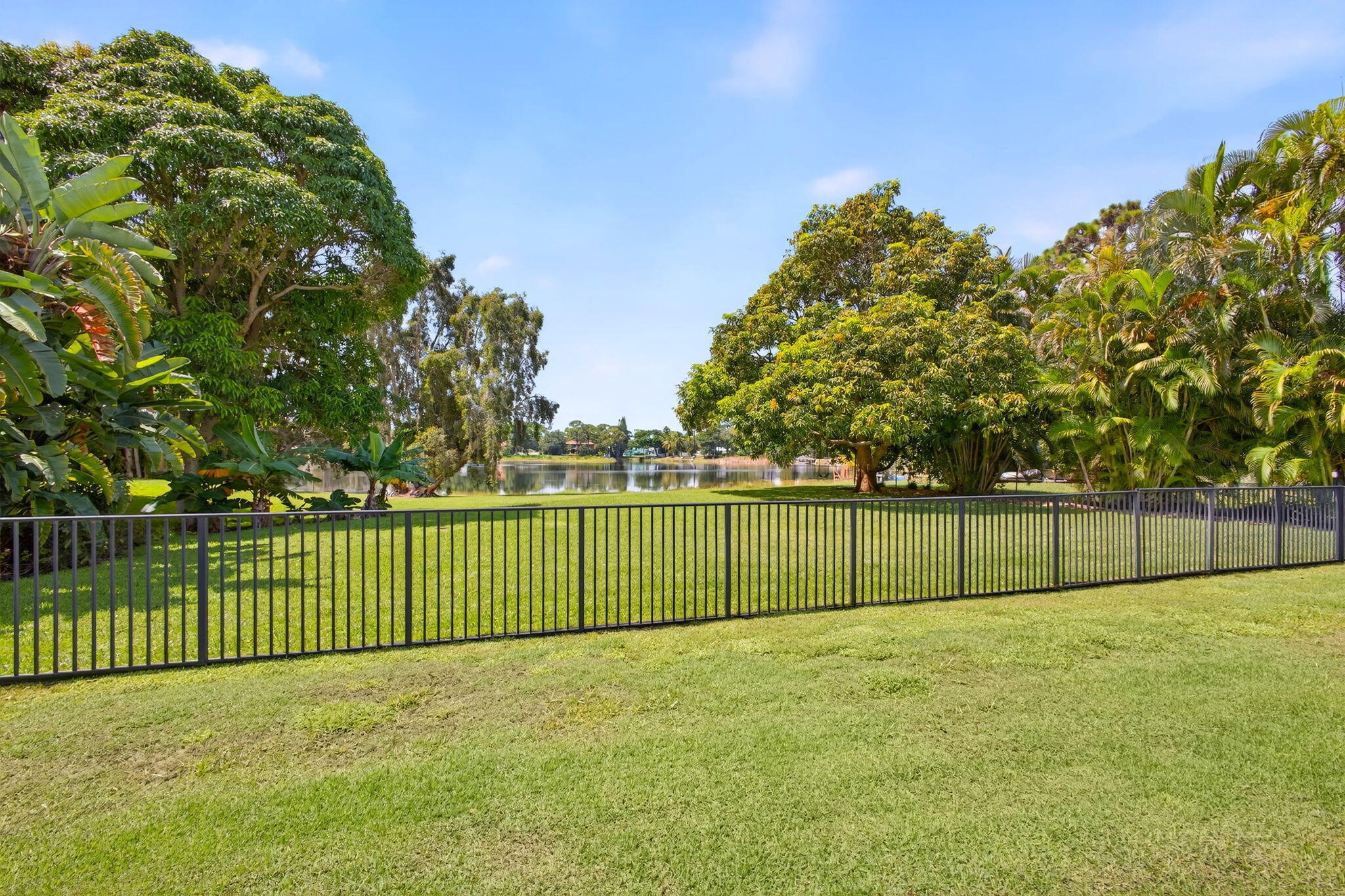 SQUARE LAKE - Residential