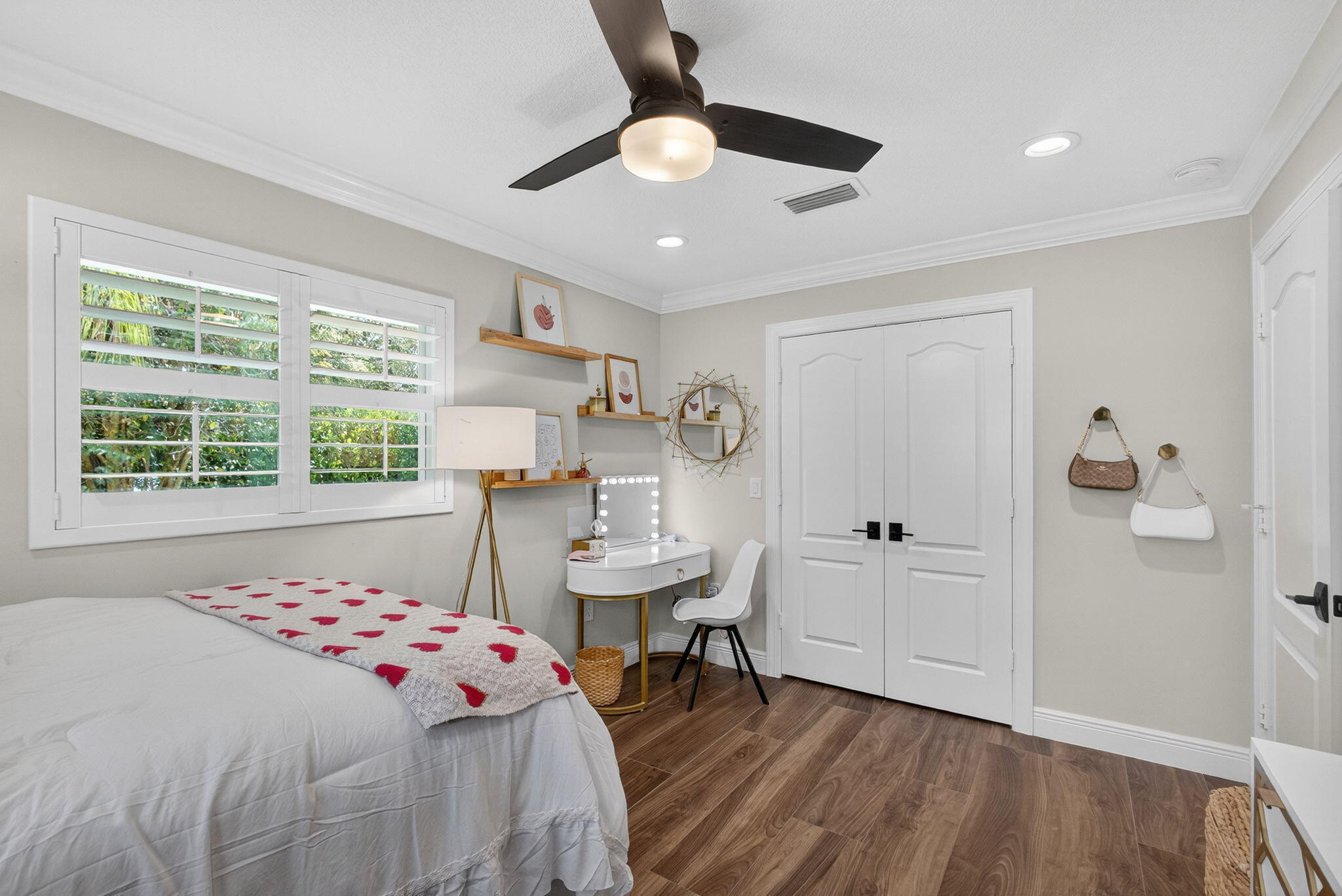 SQUARE LAKE - Residential