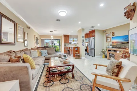2043 Discovery Cir E, Deerfield Beach, FL MLS: F10457449