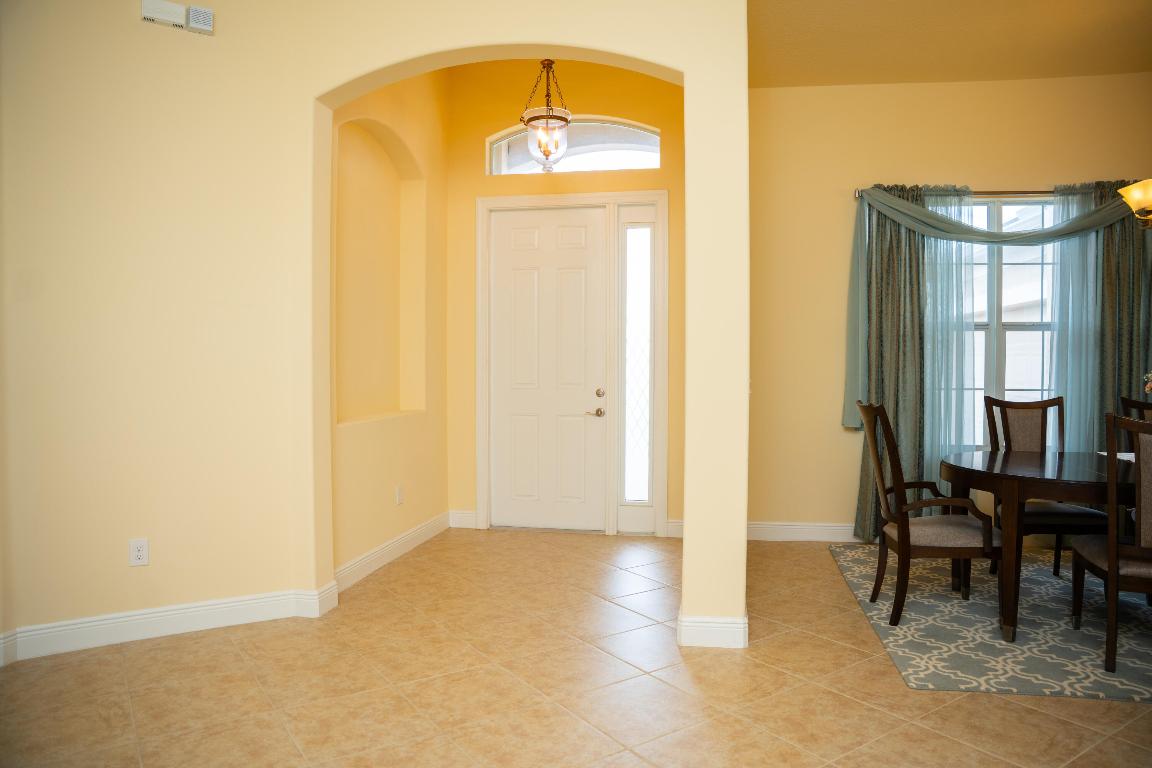 1080 Southlakes Way SW