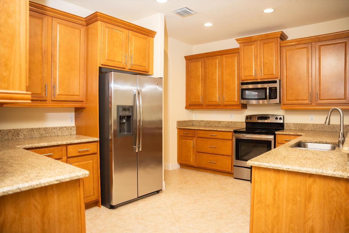 1080 Southlakes Way SW