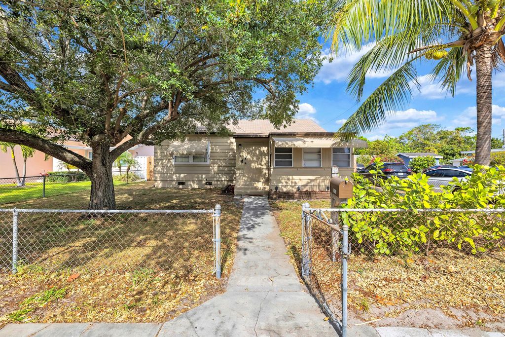 Photo of 1031 N C Street, Lake Worth Beach, FL 33460 (MLS # R11086649)