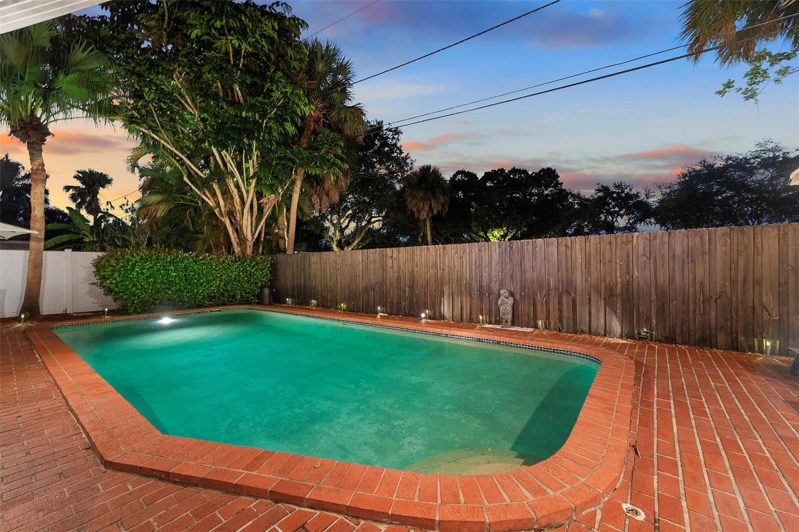 RIVER OAKS - Residential Lease