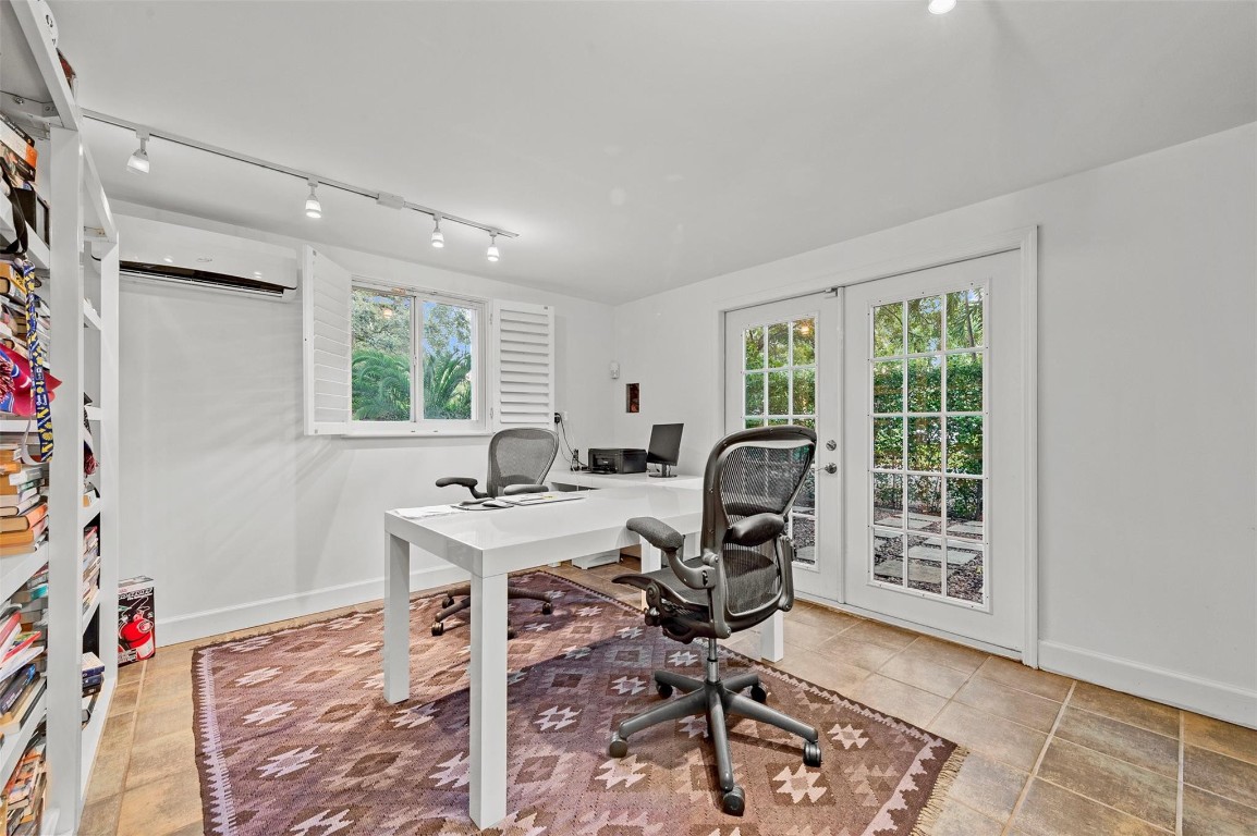 RIVER OAKS - Residential Lease