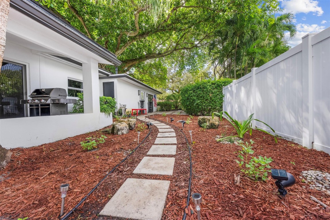 RIVER OAKS - Residential Lease