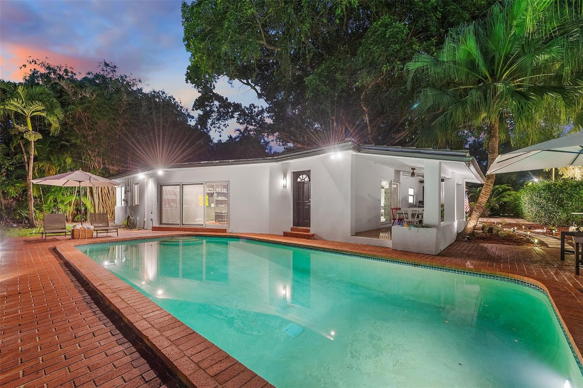 RIVER OAKS - Residential Lease