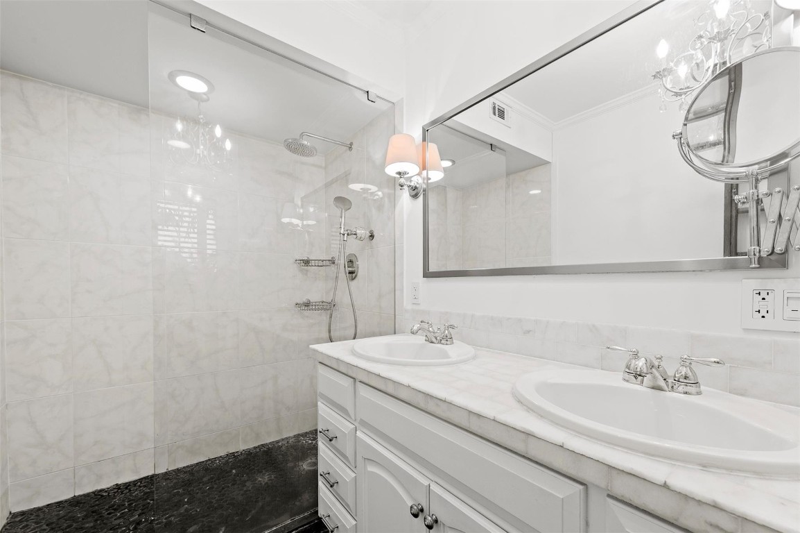 RIVER OAKS - Residential Lease