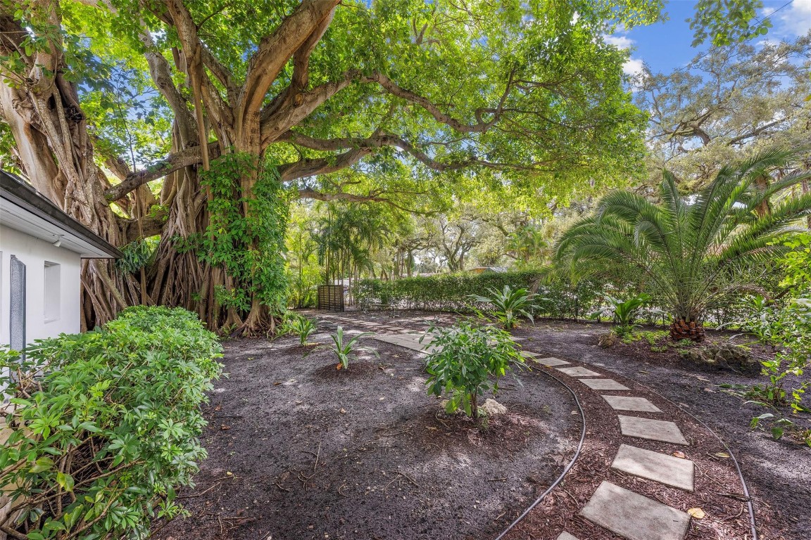 RIVER OAKS - Residential Lease