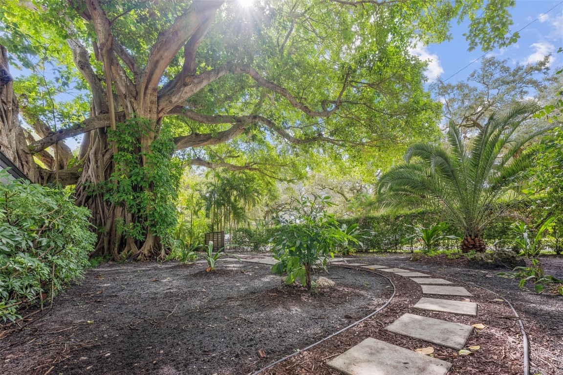 RIVER OAKS - Residential Lease