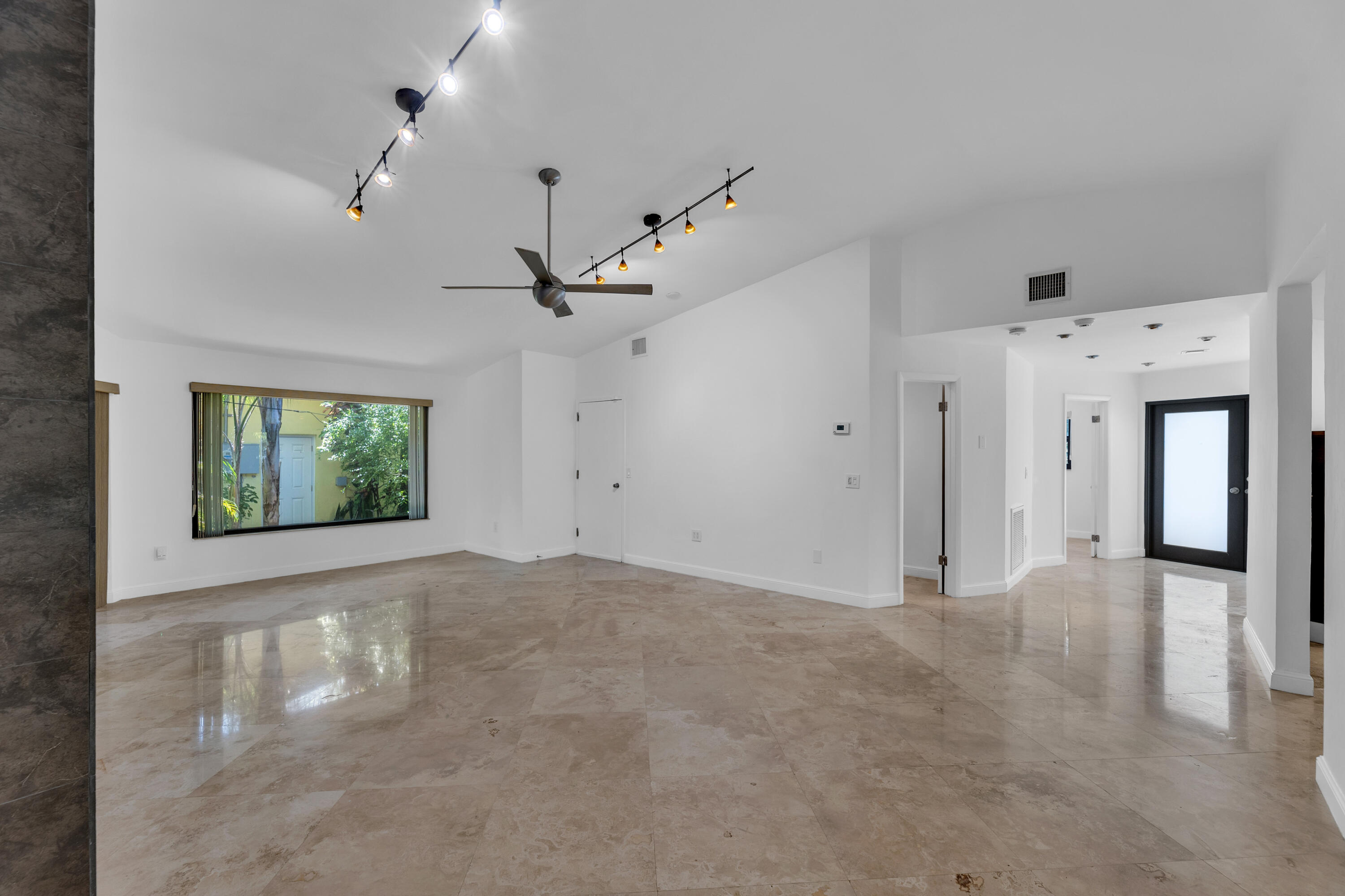 FLAMINGO MANORS - Residential Lease