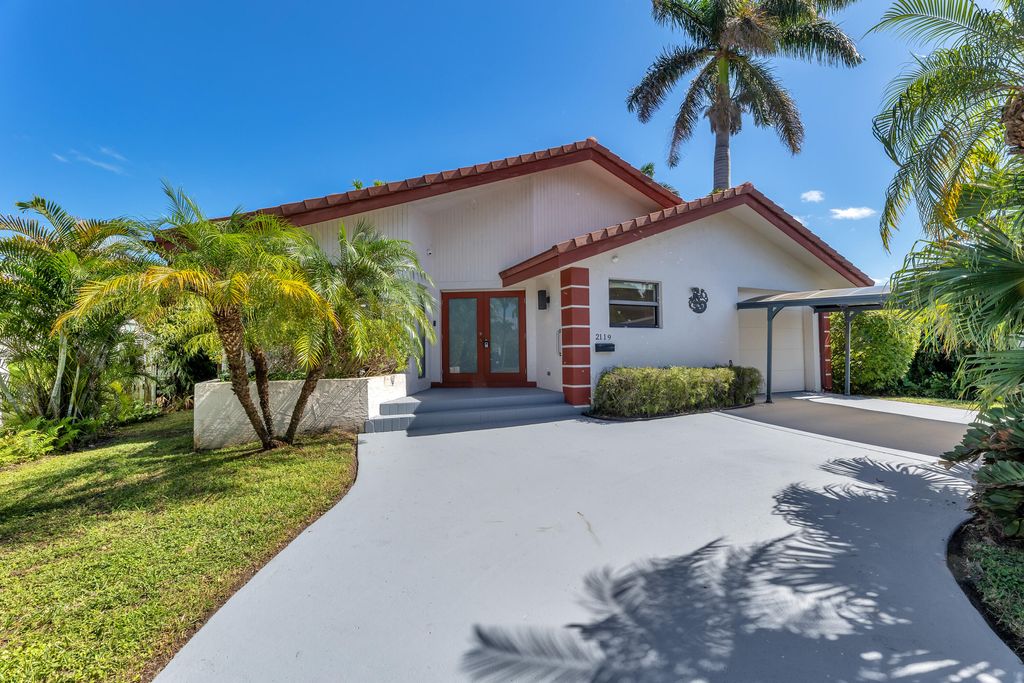 Photo of 2119 N 14th Terrace, Hollywood, FL 33020 (MLS # B26005196)