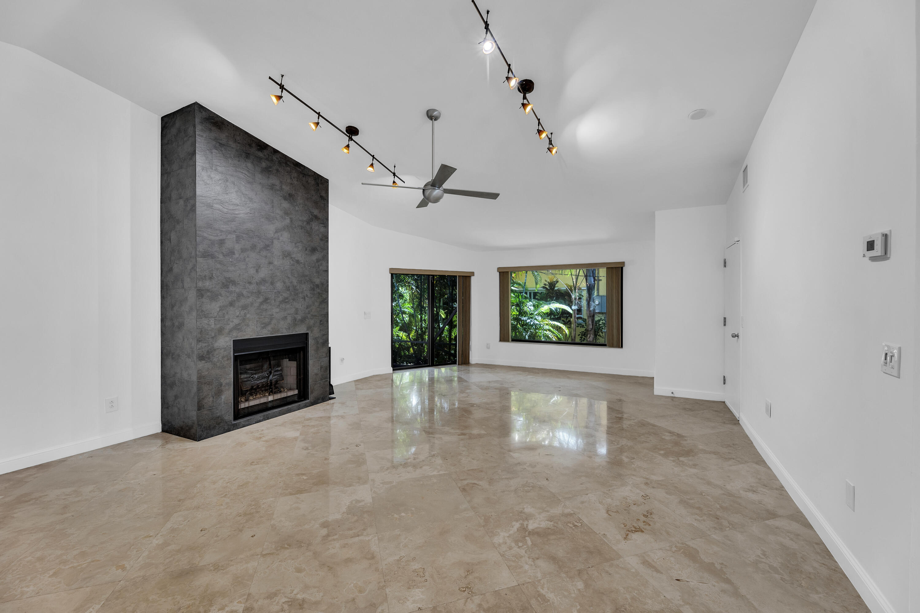 FLAMINGO MANORS - Residential Lease