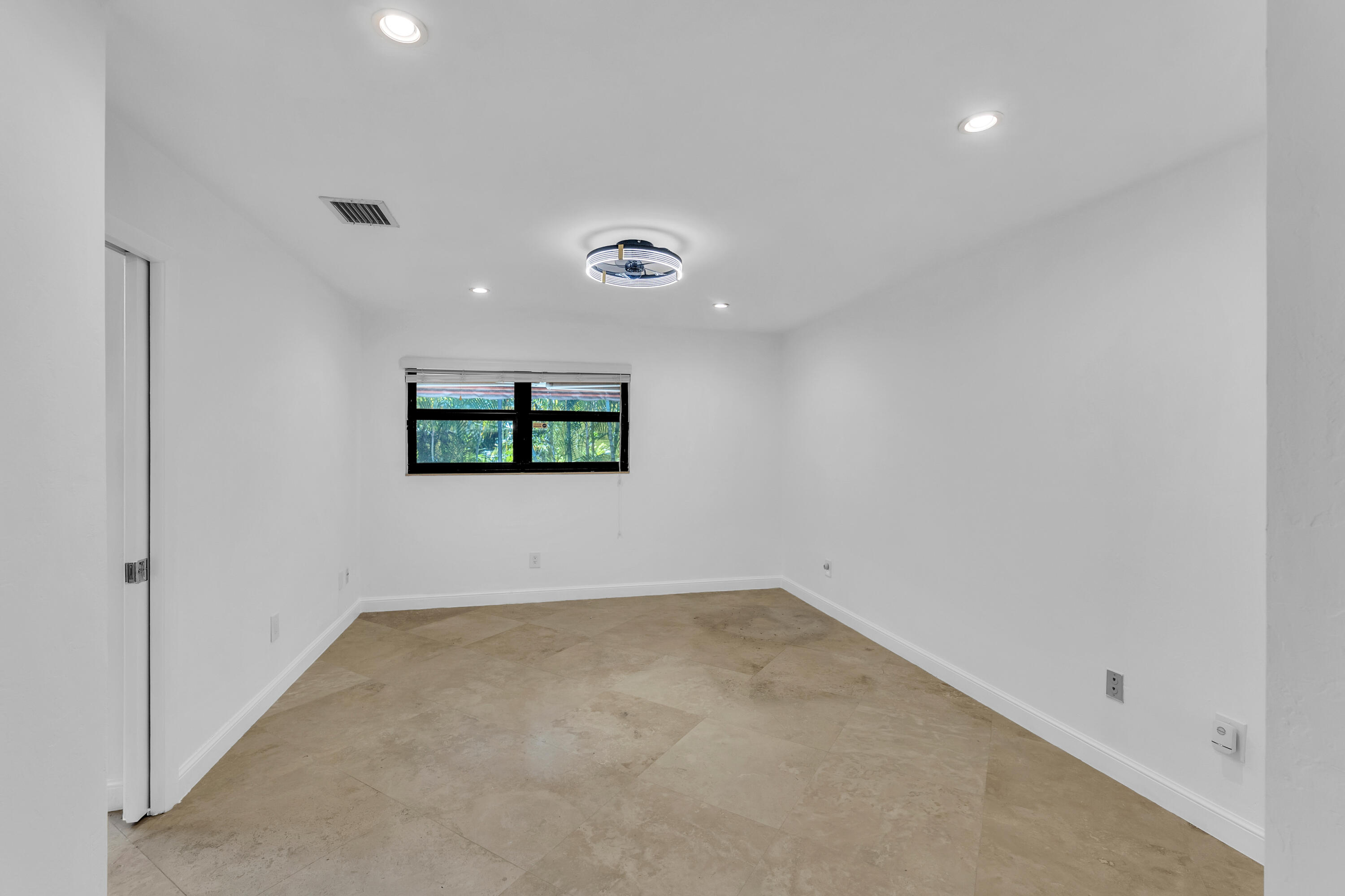 FLAMINGO MANORS - Residential Lease