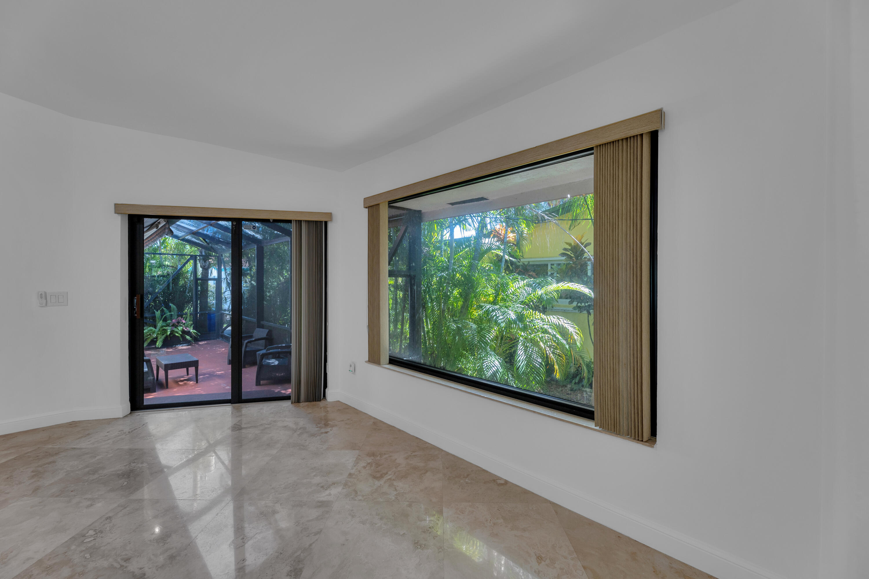 FLAMINGO MANORS - Residential Lease