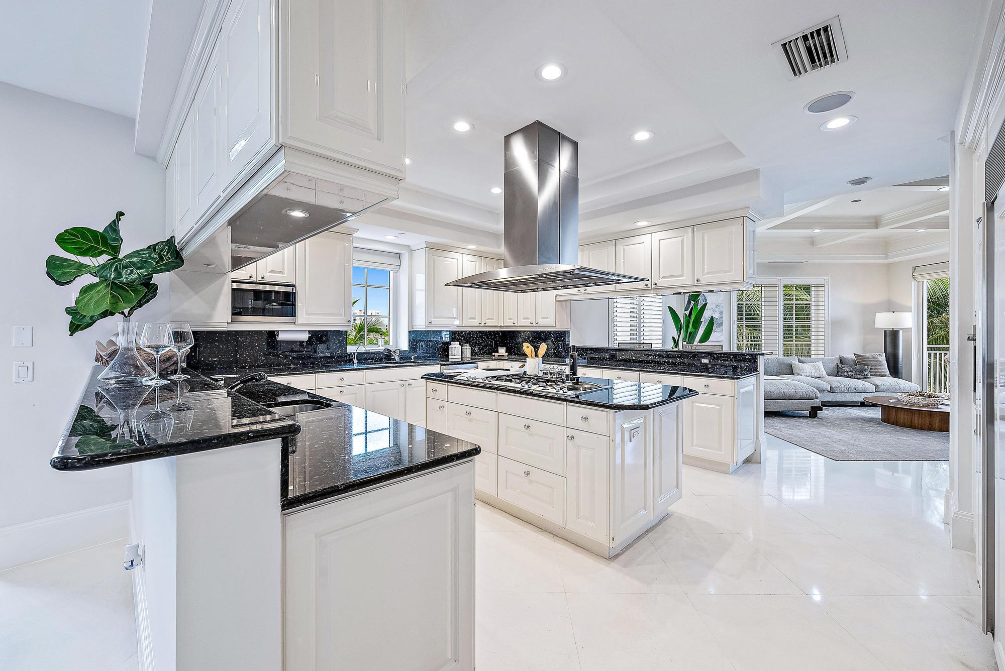 ONE WATERMARK PLACE OF THE PALM BEACHES CONDOMINIU - Residential