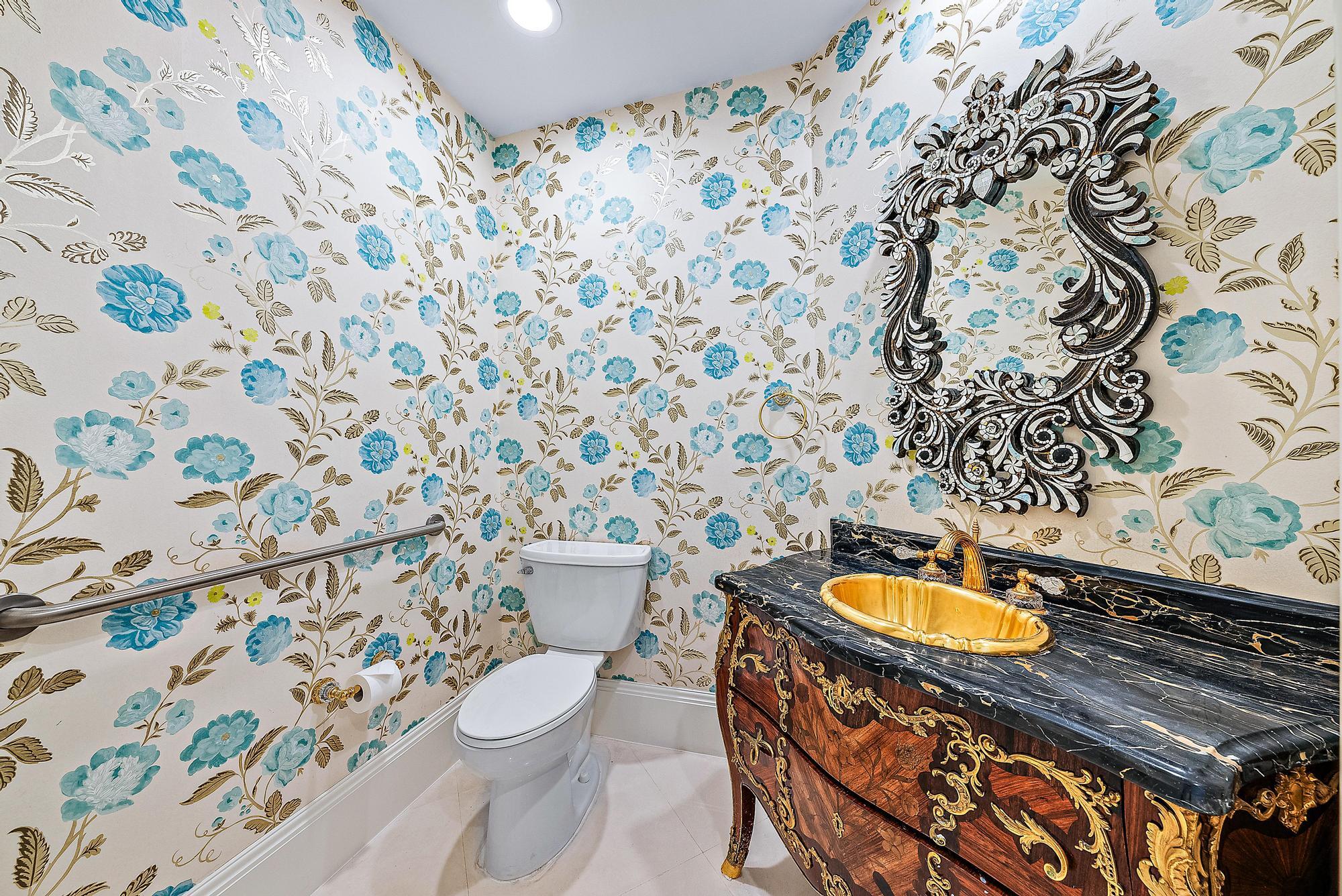 ONE WATERMARK PLACE OF THE PALM BEACHES CONDOMINIU - Residential