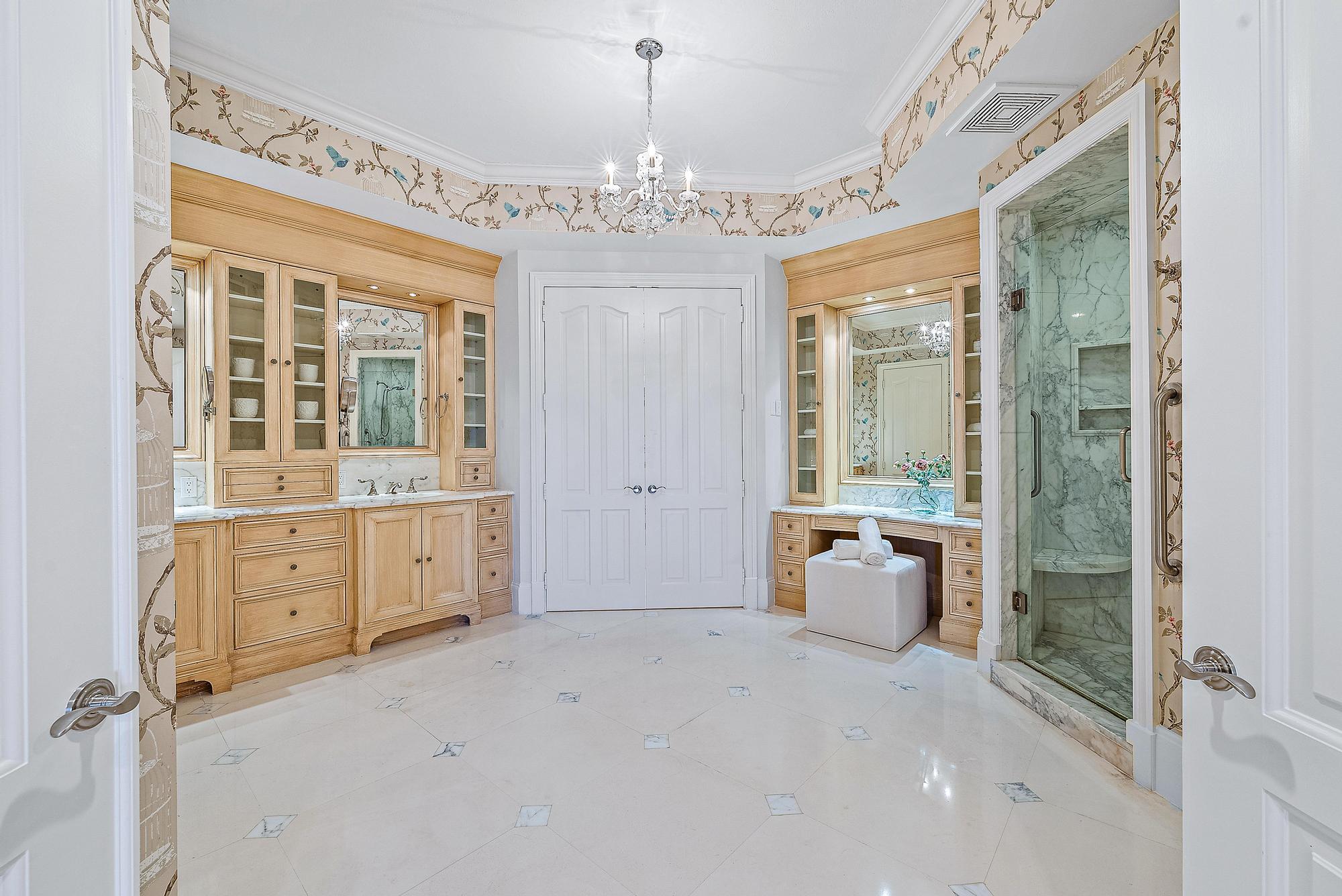 ONE WATERMARK PLACE OF THE PALM BEACHES CONDOMINIU - Residential