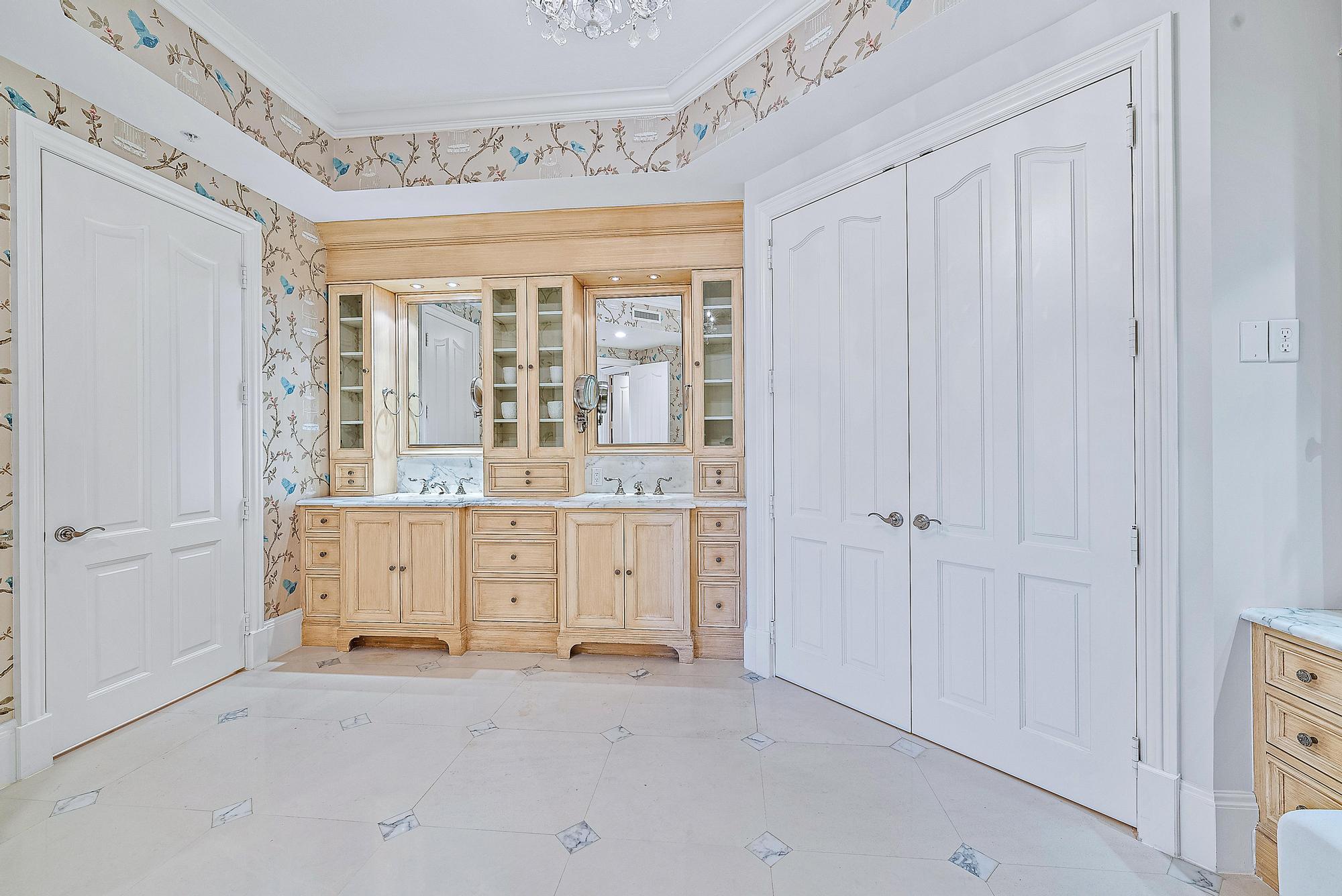 ONE WATERMARK PLACE OF TH - Residential