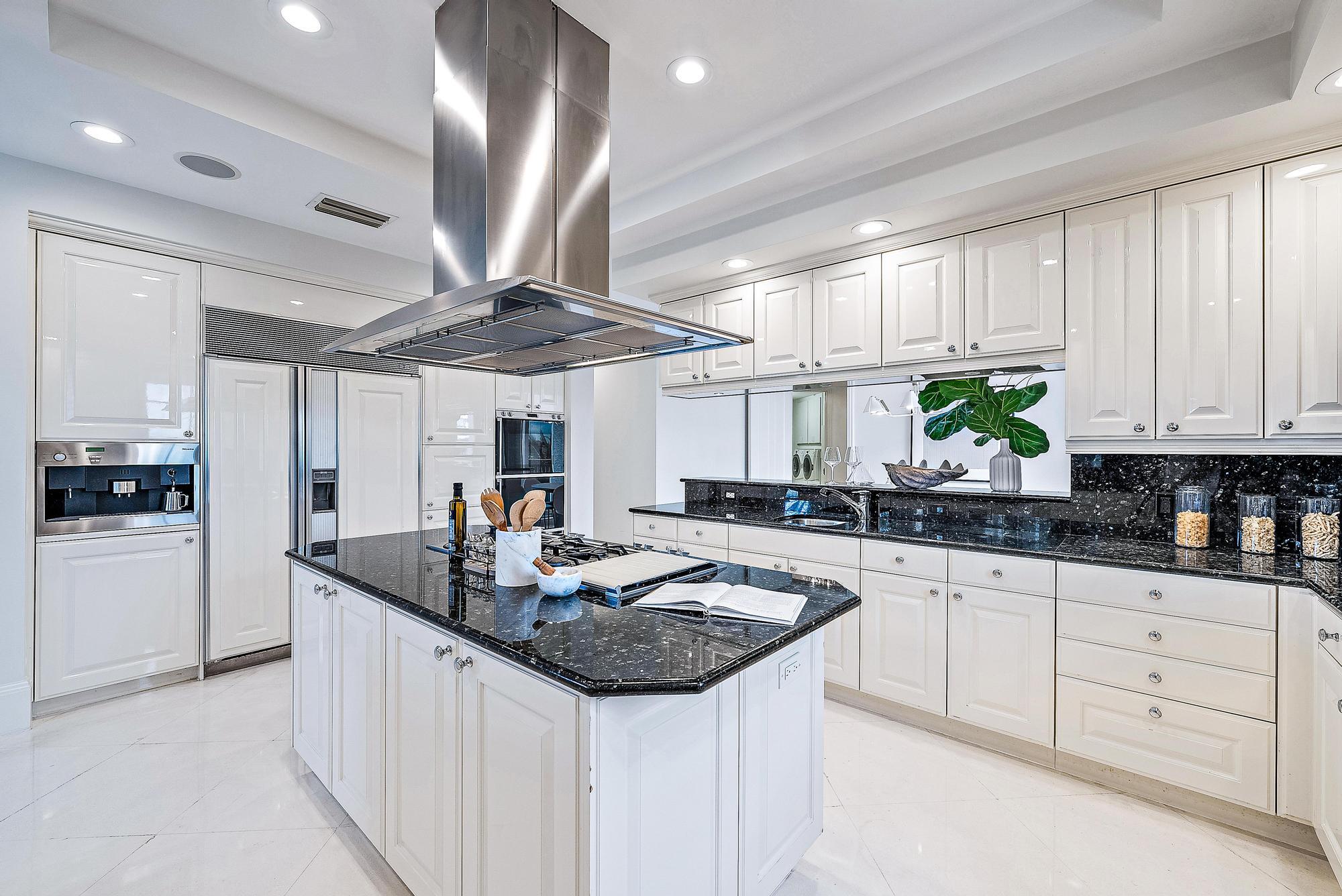 ONE WATERMARK PLACE OF THE PALM BEACHES CONDOMINIU - Residential