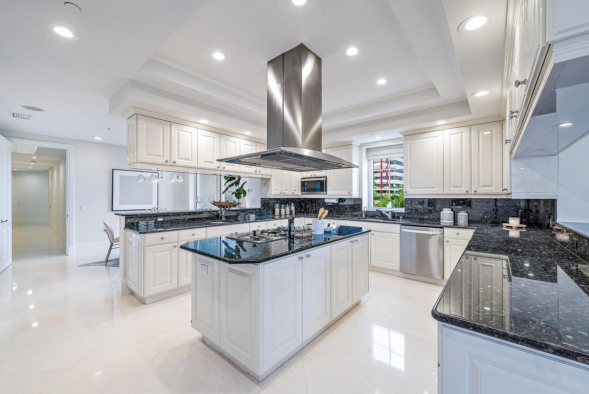 ONE WATERMARK PLACE OF THE PALM BEACHES CONDOMINIU - Residential