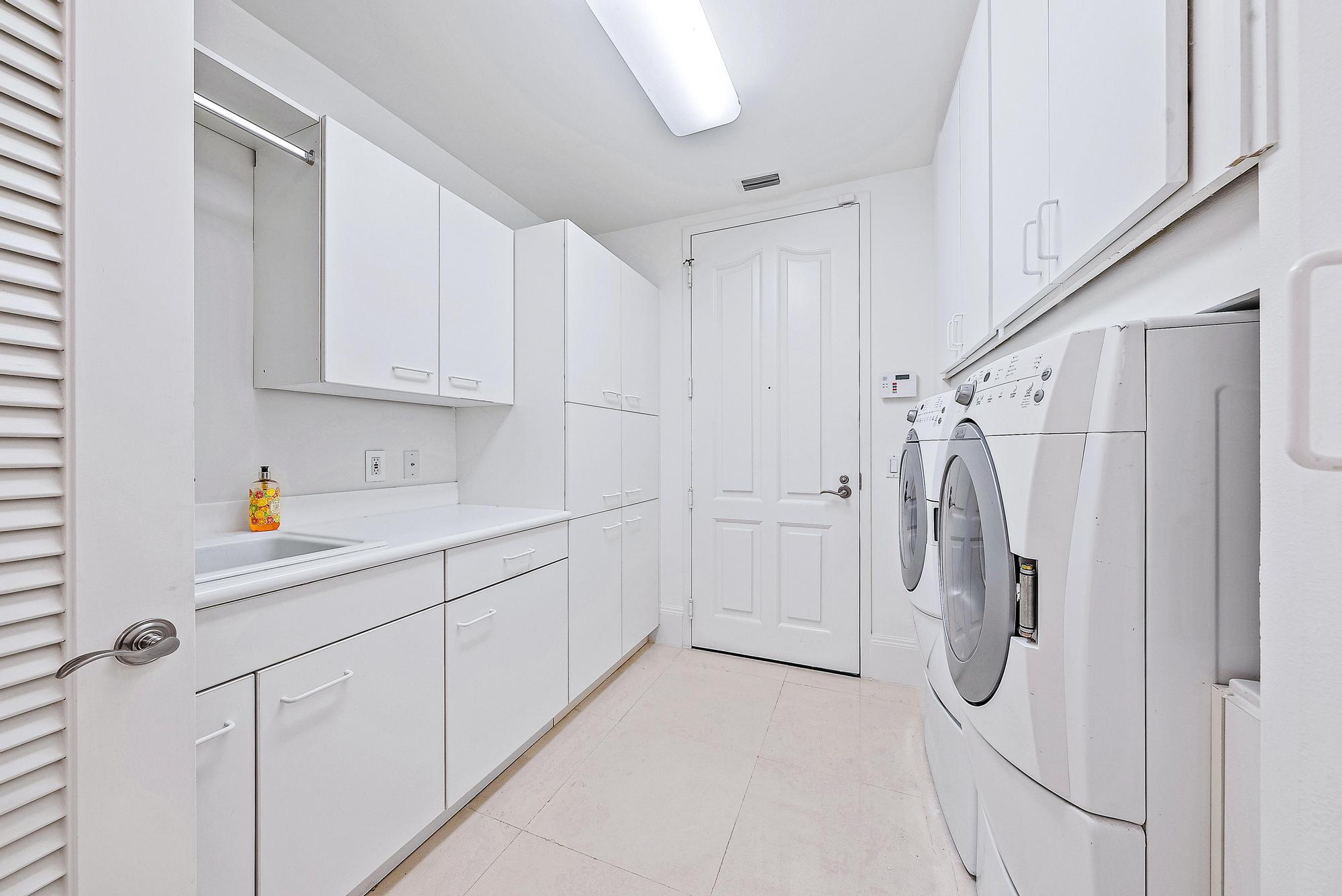 ONE WATERMARK PLACE OF THE PALM BEACHES CONDOMINIU - Residential
