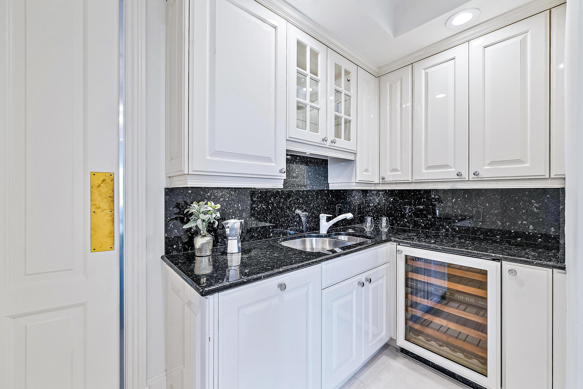 ONE WATERMARK PLACE OF THE PALM BEACHES CONDOMINIU - Residential