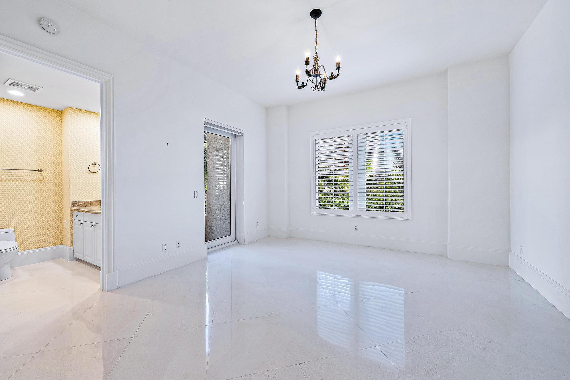 ONE WATERMARK PLACE OF THE PALM BEACHES CONDOMINIU - Residential