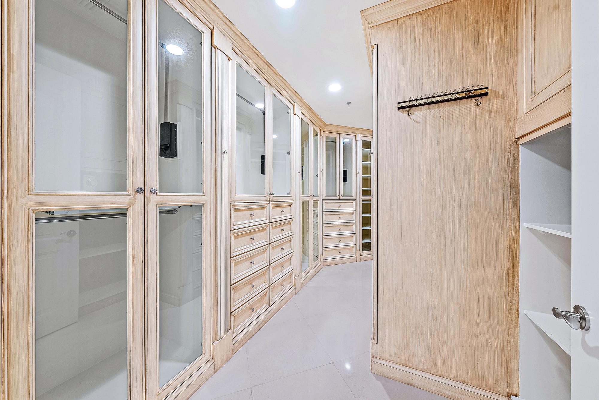 ONE WATERMARK PLACE OF TH - Residential