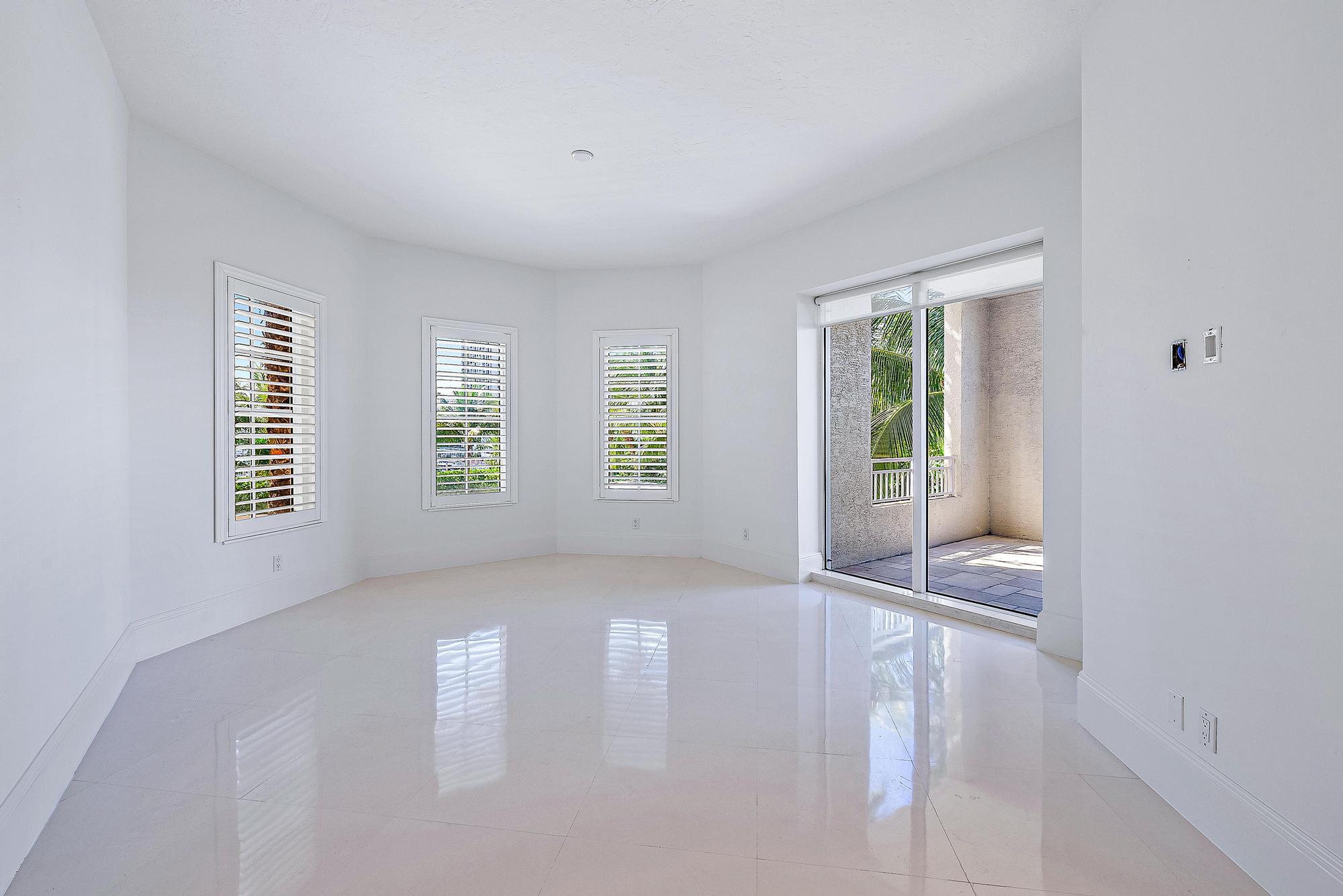 ONE WATERMARK PLACE OF THE PALM BEACHES CONDOMINIU - Residential