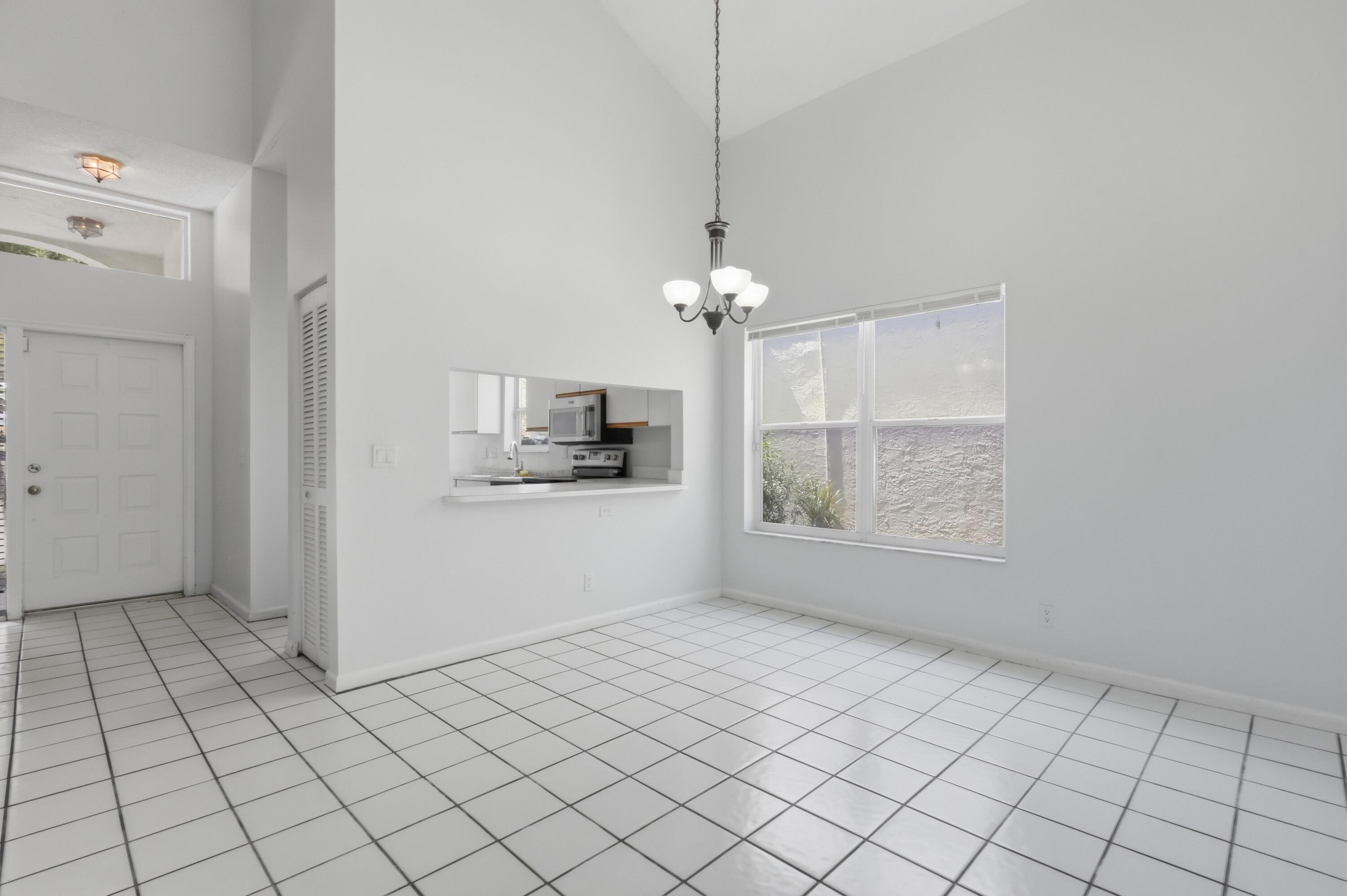 9516 NW 8TH Circle