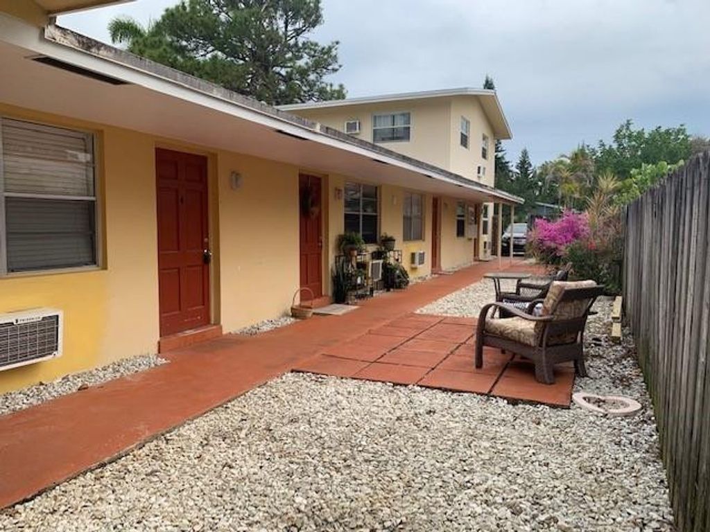 Photo of 1129 NE 17th Terrace #4, Fort Lauderdale, FL 33304 (MLS # F10545419)