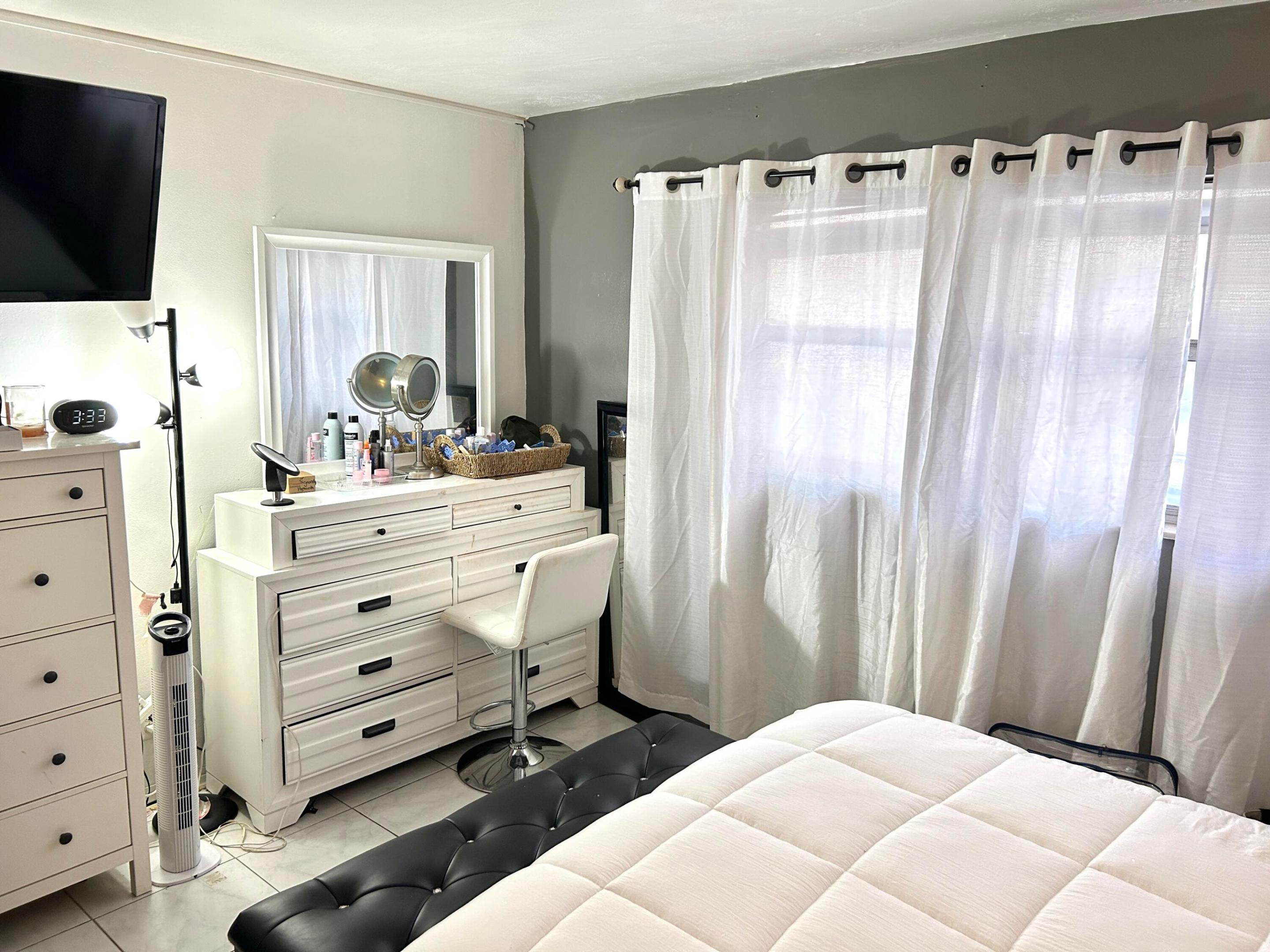 CRESCENT 515 ASSOC INC CONDO - Residential