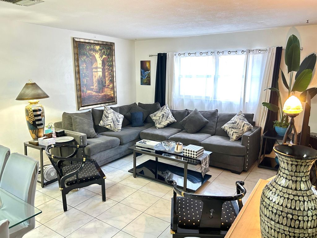 Photo of 515 S Crescent Drive #107, Hollywood, FL 33021 (MLS # B26004498)