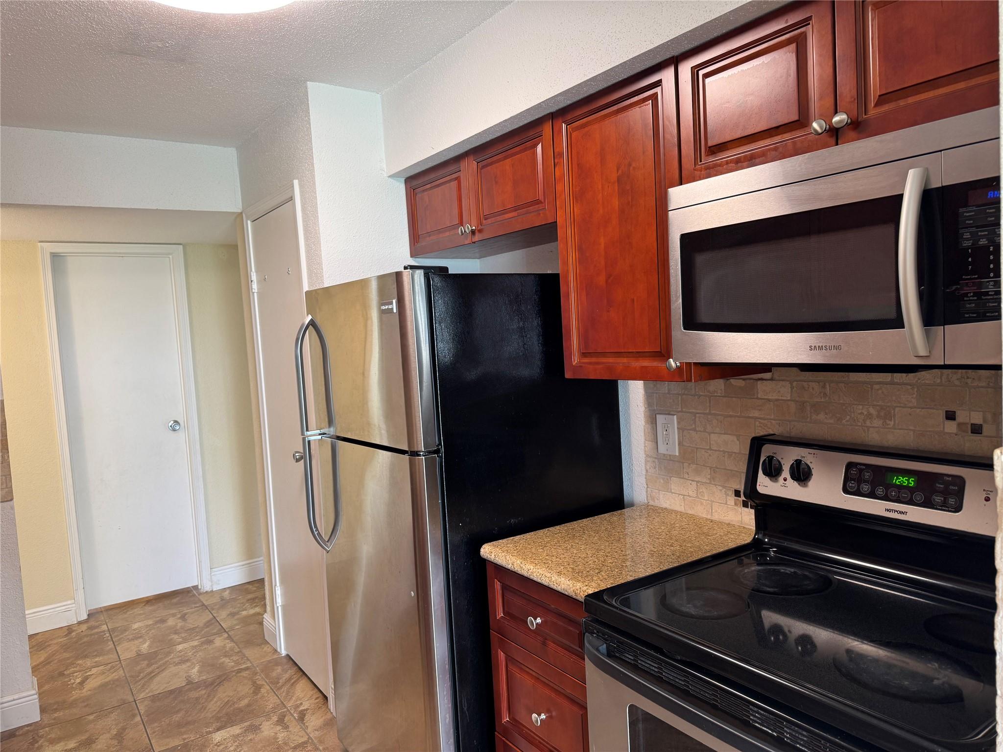 Savannah At Riverside Con - Residential Lease