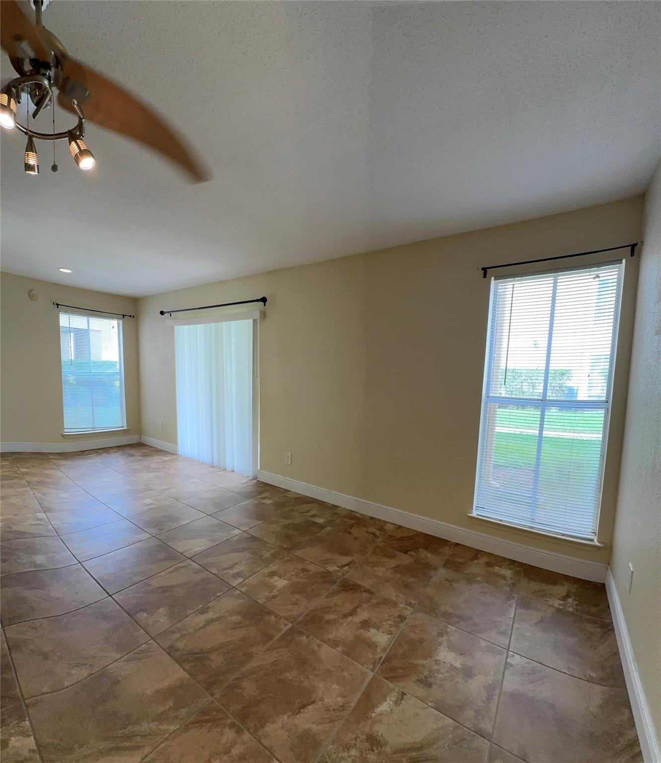 Savannah At Riverside Con - Residential Lease