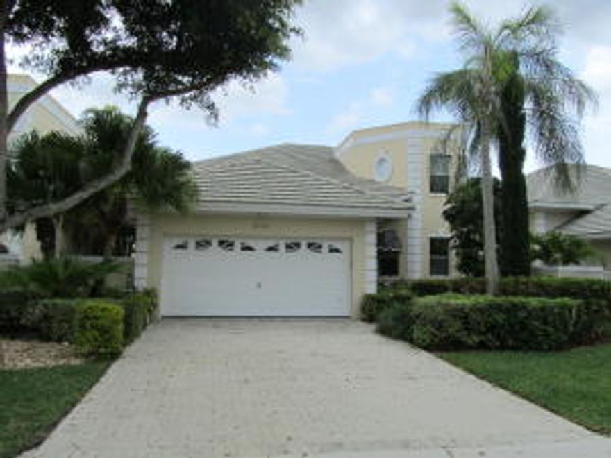 SPECTACULAR VIEWS!  OPPORTUNITY TO HAVE YOUR BREATH TAKEN AWAY WITH A SPECTACULAR VIEW OF THE WATER FROM YOUR DECK!!  LIGHT AND BRIGHT TWO STORY HOME WITH MASTER BEDROOM ON FIRST FLOOR. FIRST FLOOR ALSO HAS A DEN WHICH CAN BE TURNED INTO A FOURTH BEDROOM.  A MULTITUDE OF UPDATES, MANY LESS THAN A YEAR:NEW CENTRAL VACUUM SYSTEM; NEW MASTER BEDROOM SHOWER;NEW SINKS IN MASTER BEDROOM;HOME PAINTED (AND POPCORN TAKEN OFF CEILINGS); NEW MOTOR FOR HOT TUB, CARPETING  (3 YEARS PLUS)  WASHER AND DRYER (3 YEARS), STAINLESS STEEL APPLIANCES (3 YEARS), GARBAGE DISPOSAL , BUILT- INS IN GARAGE WITH NEW FLOOR; NEW KITCHEN WOOD CABINETS, TWO ZONED AIR CONDITIONERS, ROOF (NEWER) , LARGE WATER HEATER; ARE  JUST A FEW OF THE UPDATES.   FURNITURE AND WEBER GRILL CAN BE INCLUDED TOO! THE PALMS HAS A LARGE COMMUNITY SWIMMING POOL.FOR YOUR USE. JUST BRING YOUR CLOTHES TO THIS STUNNING HOME IN THE PALMS!  Boca Pointe country club has incredible optional al-a-carte membership plans available without having to purchase equity.  Boca Pointe is a club where you can define your life in a non-mandatory country club.  Define your membership:  social, golf, tennis.  Define your time:  3 months to 1 year.  Best deal in Boca for country club living.  Enjoy this active tennis, golf, and exercise lifestyle including clubhouse, exquisite dining room, valet parking, state-of-the art fitness center, aerobic & spinning classes, private trainers, heated pool & Jacuzzi & so much more!  Great central Boca location for malls, restaurants, and beaches