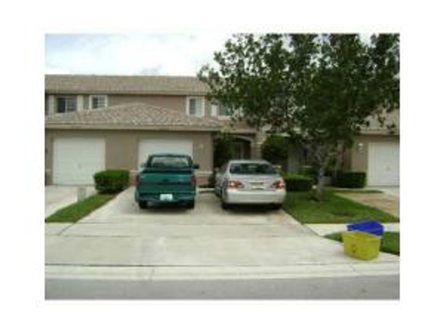 PRIVATE AND GATED COMMUNITY, WELL MAINTAINED GROUNDS. THIS SPACIOUS ATTRACTIVE 2BDR/2.5 BATH/1 CAR GARAGE HAS CERAMIC TILE ON 1ST FL, LAUNDRY AND STORAGE ROOMS, SCREENED IN PATIO AND 2 GOOD SIZE BEDROOMS & BATHROOMS UPSTAIRS..A BEAUTY, & GREAT PRICE