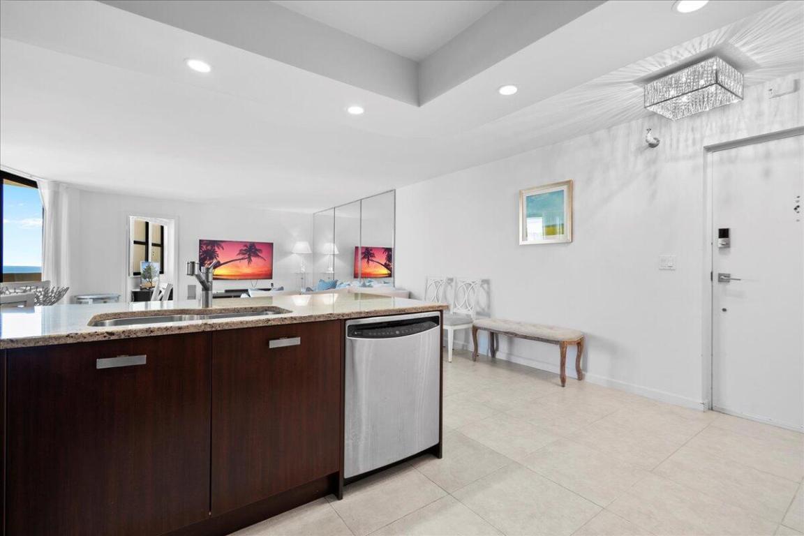 PHOENIX TOWERS CONDO - Residential