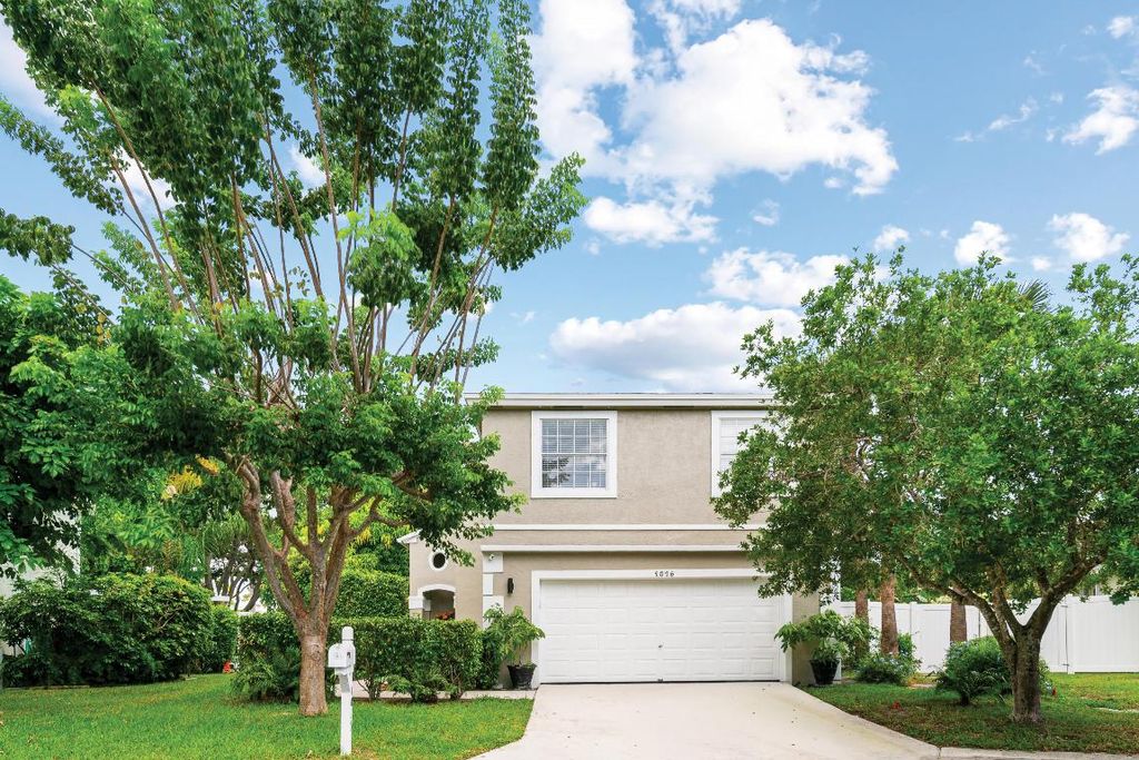 Photo of 1015 Fairfax Circle W, Boynton Beach, FL 33436 (MLS # R11128433)