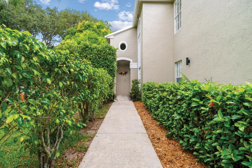 Photo of 1015 Fairfax Circle W, Boynton Beach, FL 33436 (MLS # R11128433)