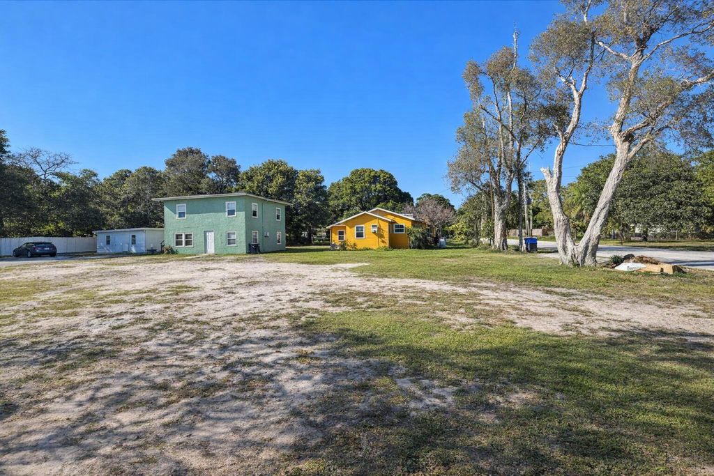 Photo of 2206 Delaware Avenue, Fort Pierce, FL 34950 (MLS # B26003915)