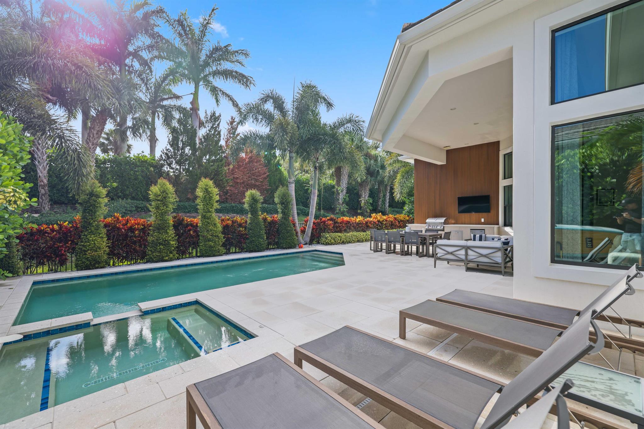 ROYAL PALM POLO - Residential