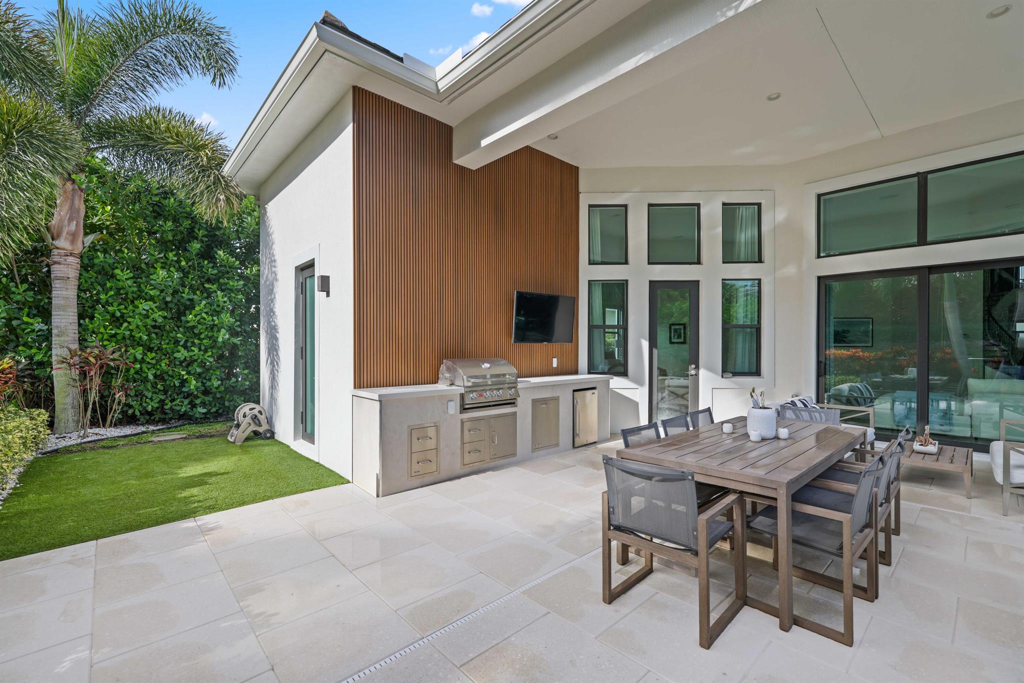 ROYAL PALM POLO - Residential