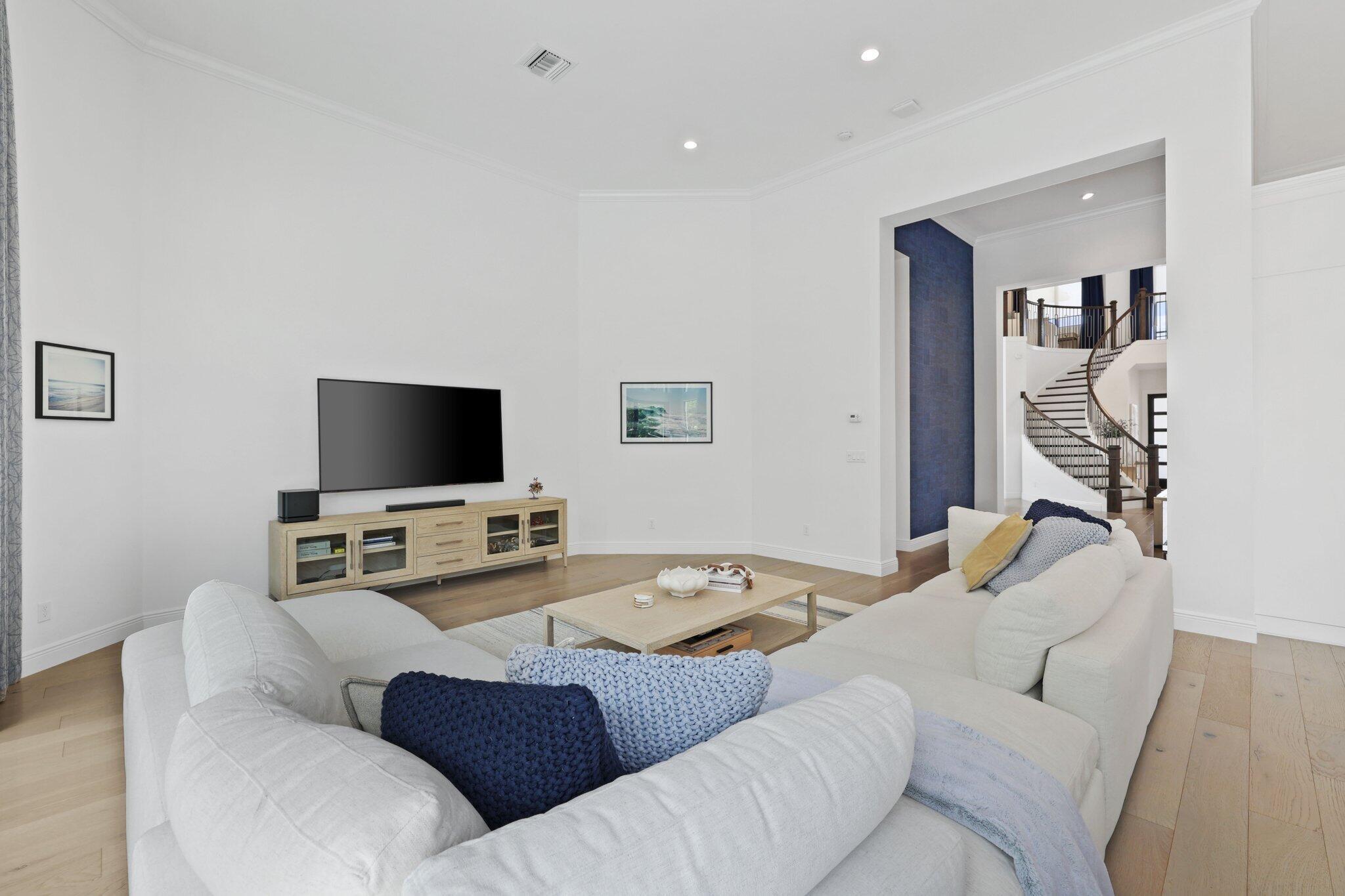 ROYAL PALM POLO - Residential