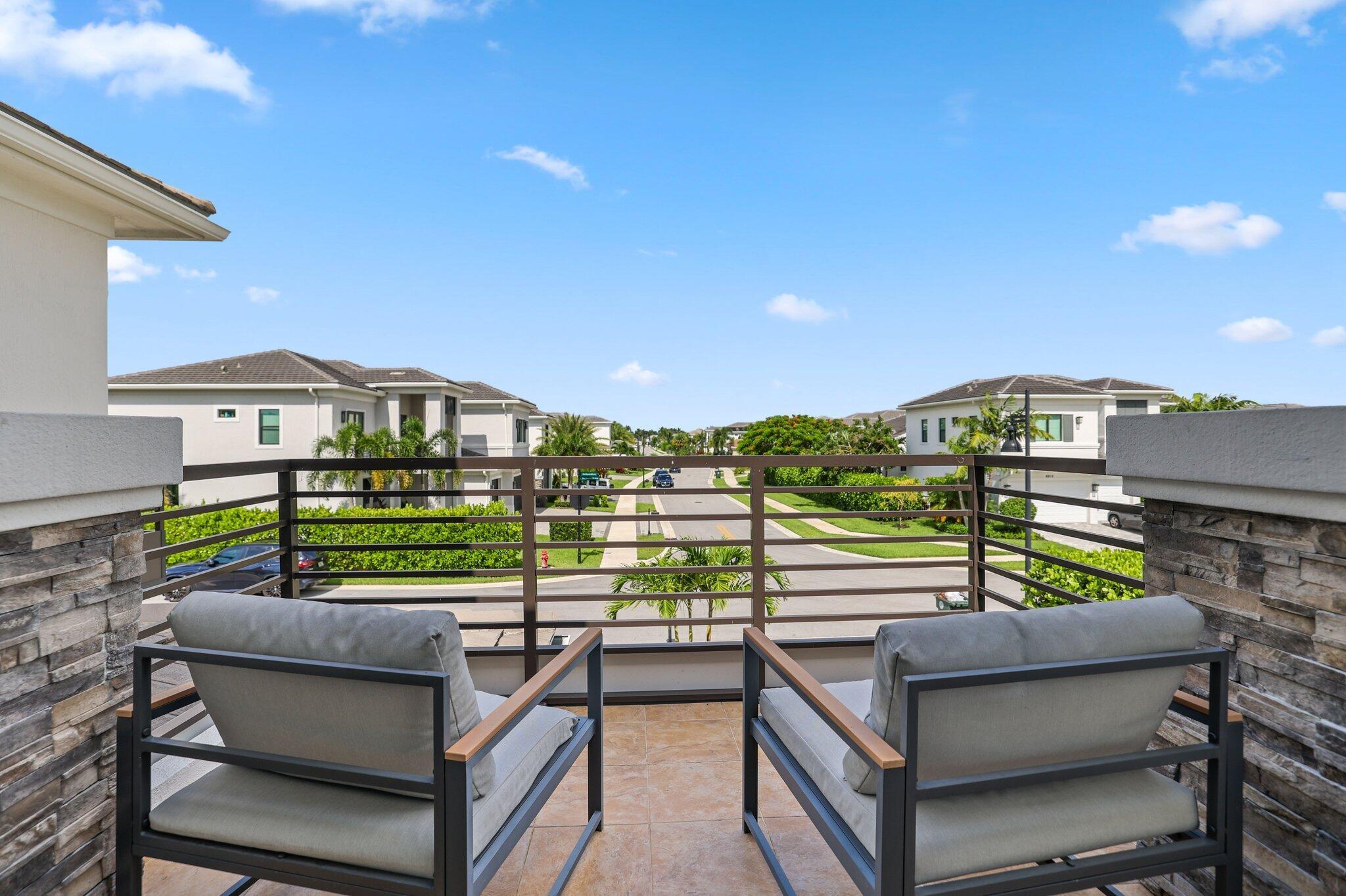 ROYAL PALM POLO - Residential