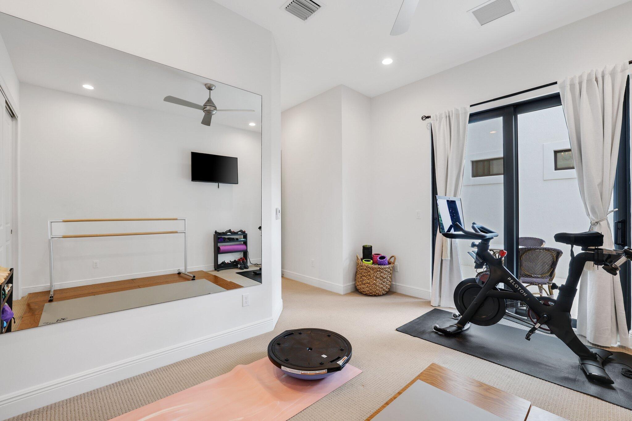 ROYAL PALM POLO - Residential