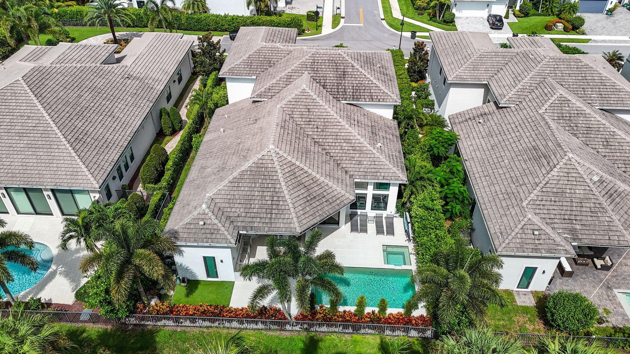 ROYAL PALM POLO - Residential