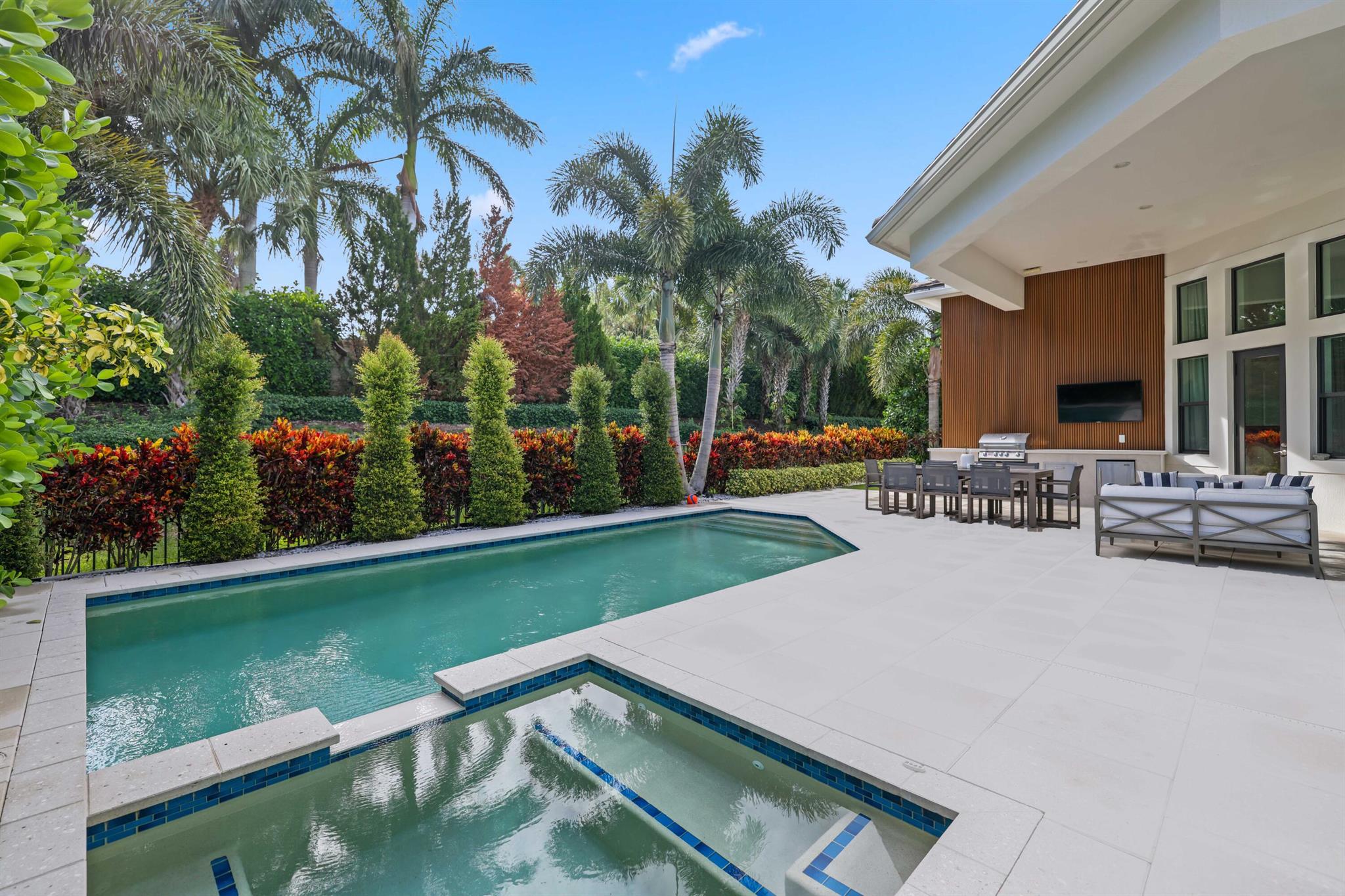 ROYAL PALM POLO - Residential