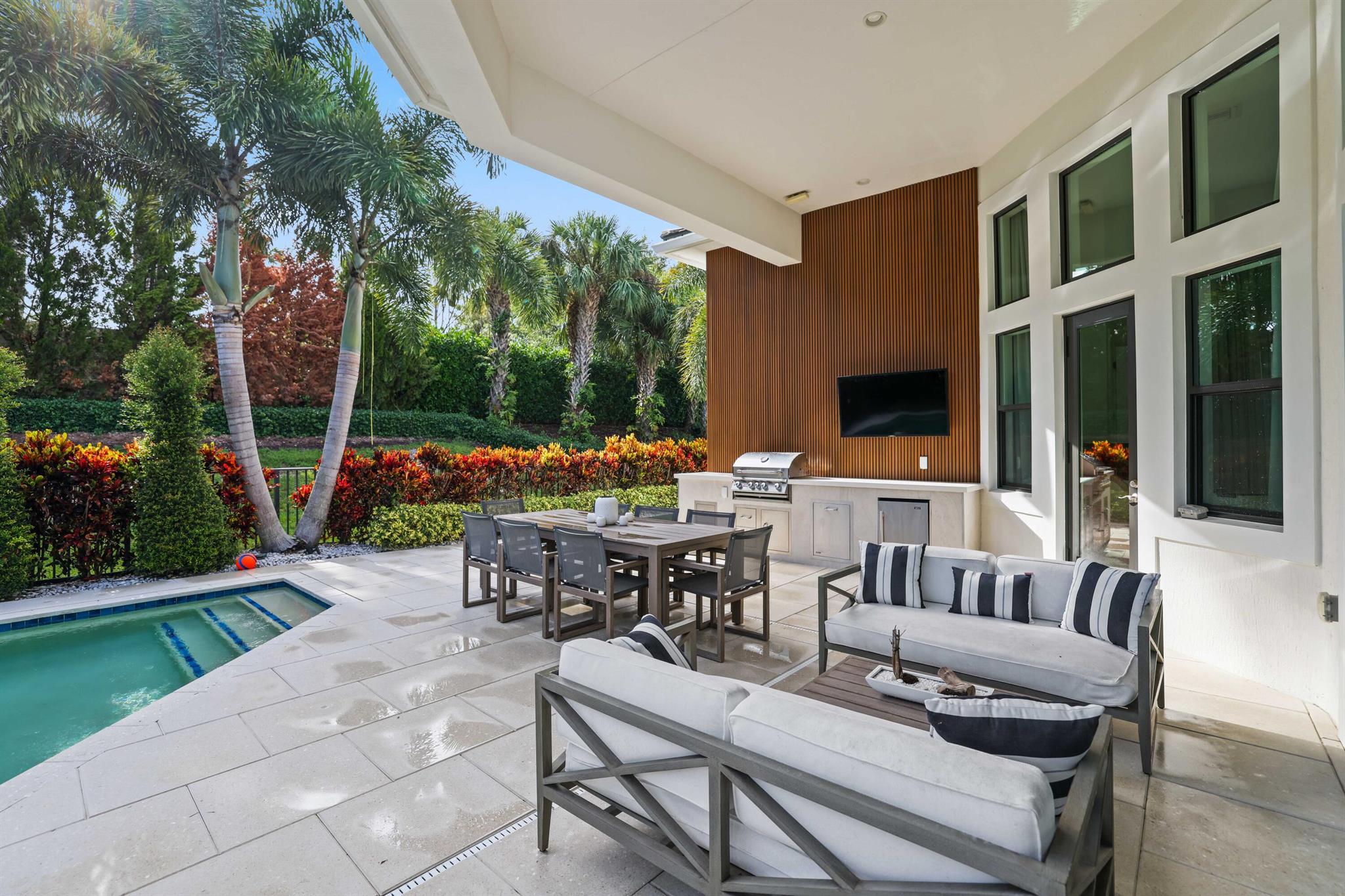 ROYAL PALM POLO - Residential